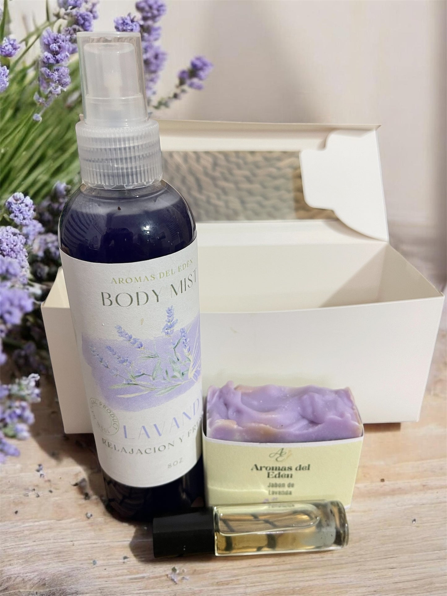 Trio de jabon artesanal, body mist y roll on aromaterapéutico de lavanda